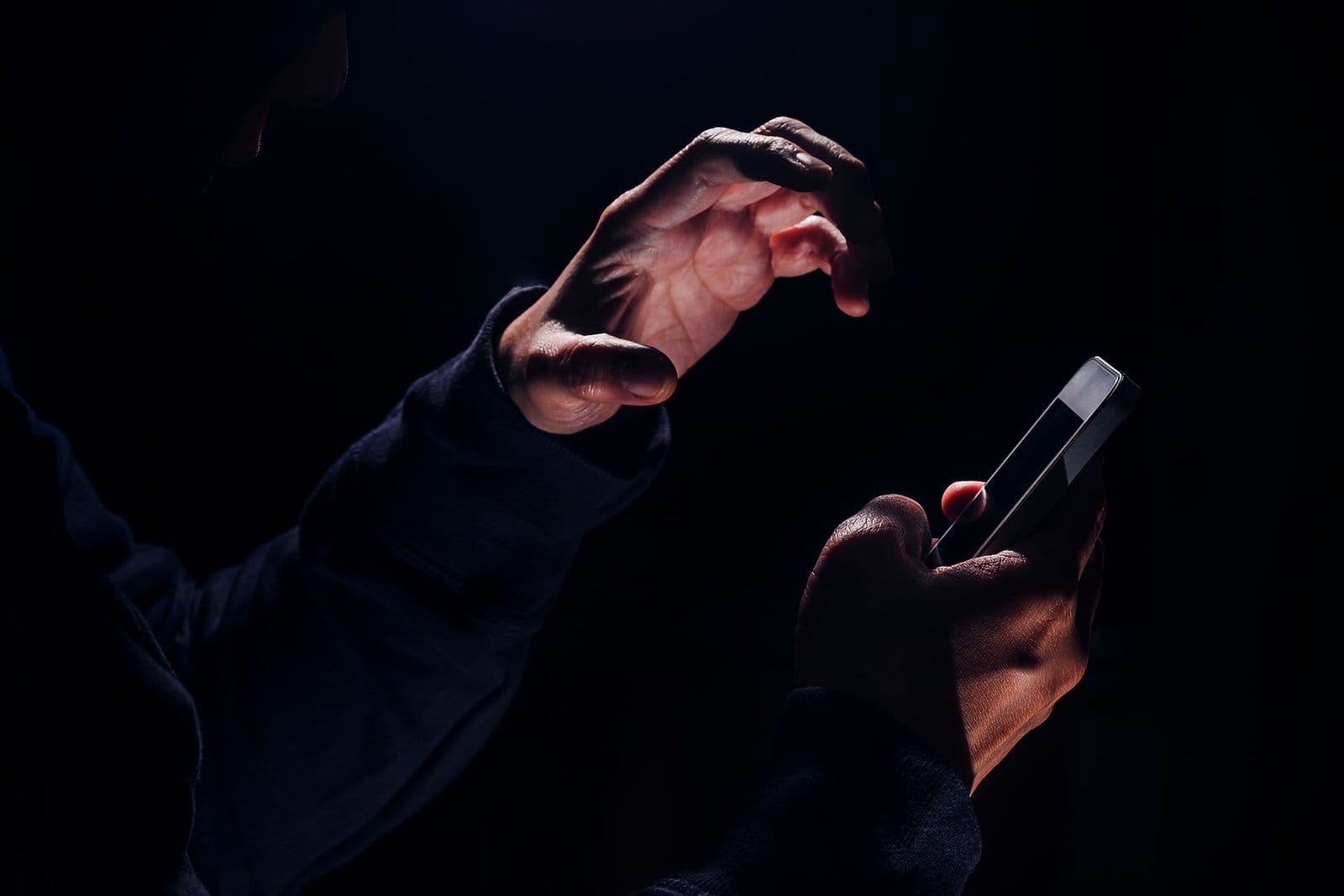 Atac cibernetic amplu asupra Guvernului britanic: date furate, scoase la vânzare pe dark web