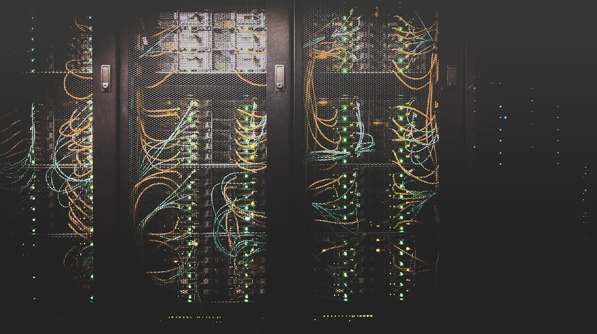 Cloud Guvernamental în România: Analiză Completă a Riscurilor și Beneficiilor