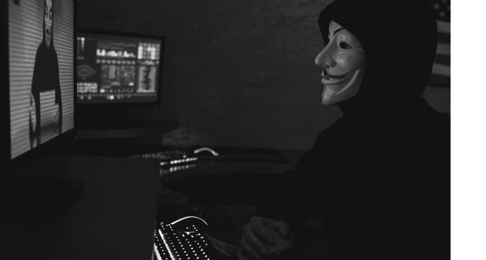 Cum Verifici Dacă Datele Firmei Tale sunt pe Dark Web – Fără Instrumente Plătite