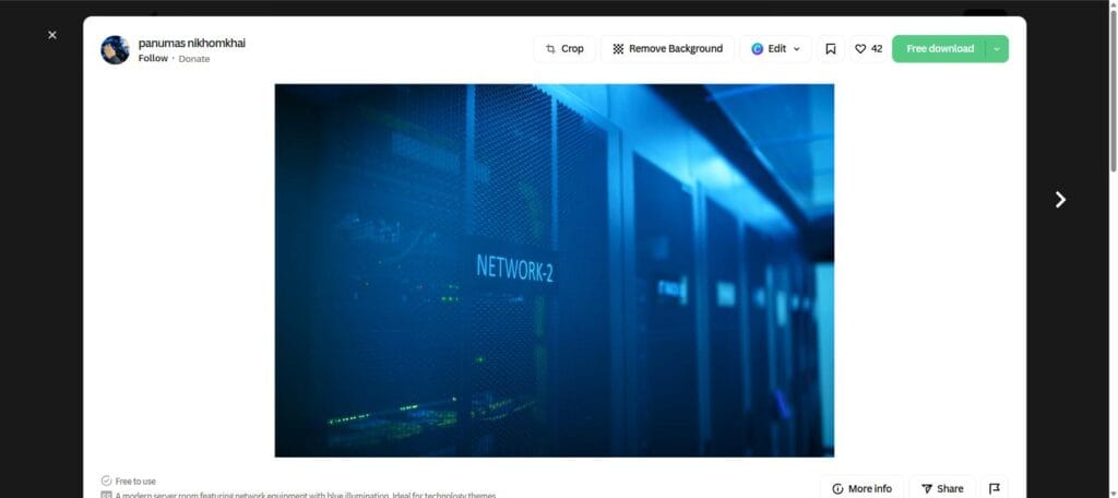 Server de retea cu iluminare albastra, simbolizand configurarea unui firewall pfSense